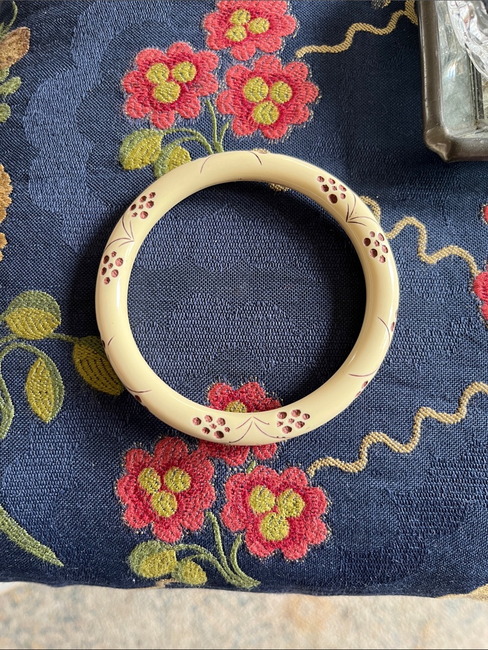 Ivory colored Floral-Accent Bangle Bracelet
